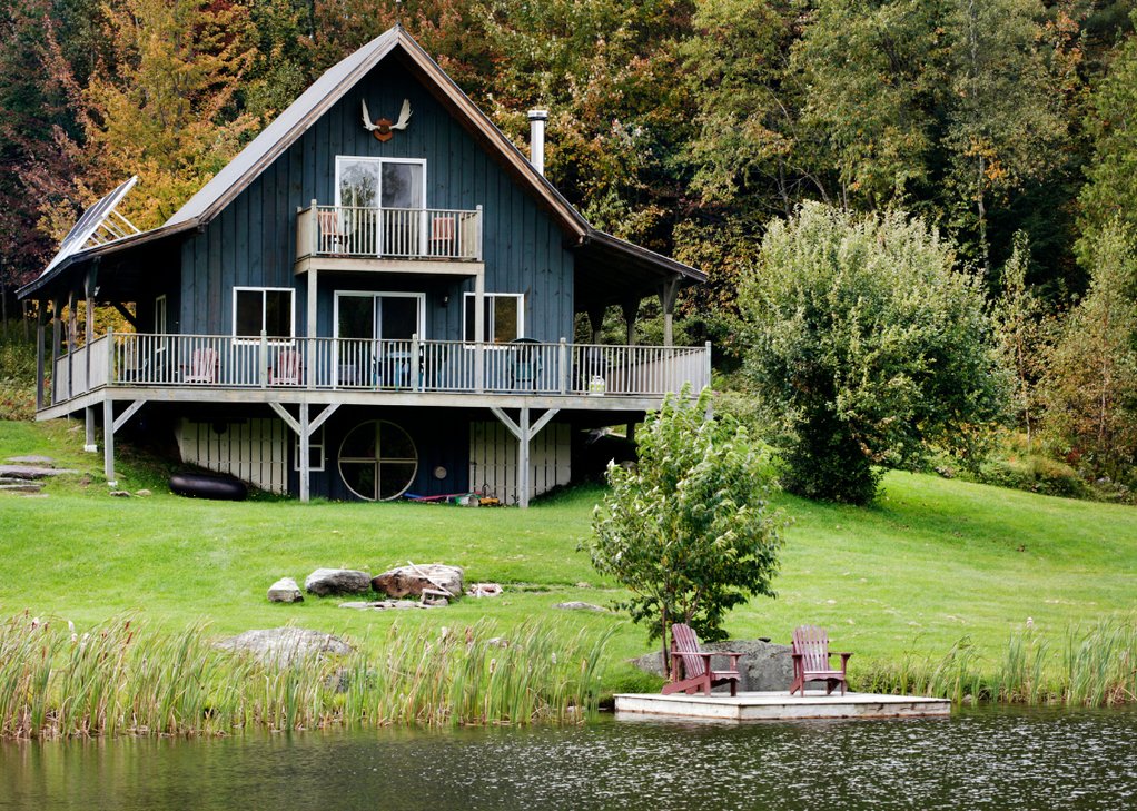Cottage on the lake in Ontario